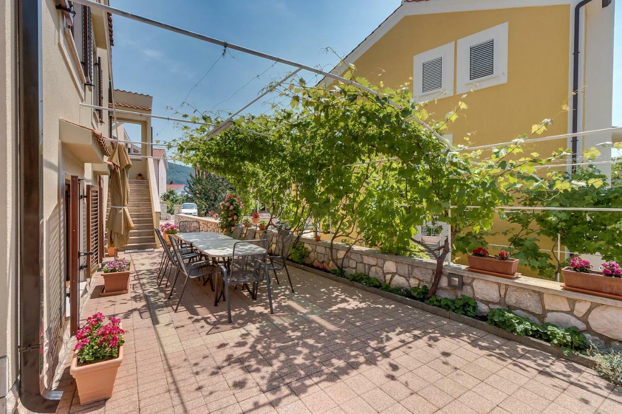 Apartments Eva Црес Экстерьер фото