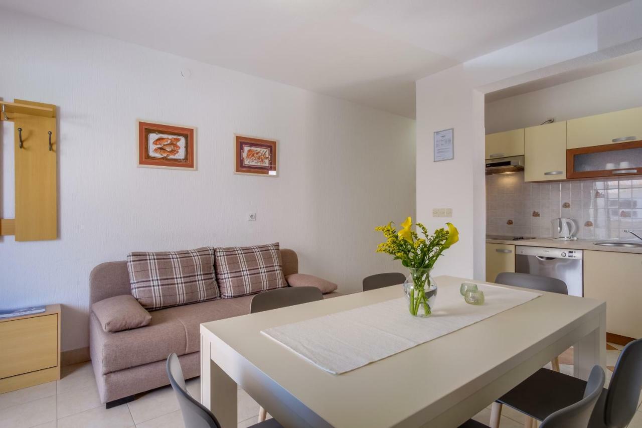 Apartments Eva Црес Экстерьер фото